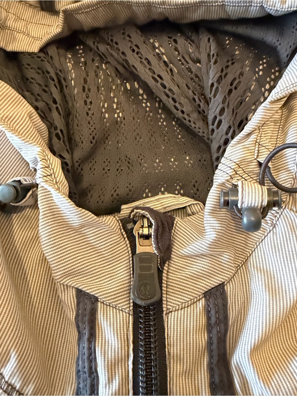 Lululemon Women's Gray white pinstripe Hooded Full Zip Jacket Activewear - Picture 4 of 8